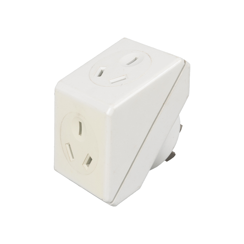 Convertitore di potenza con spina triangolare sicura e universale da 10 A 250 V